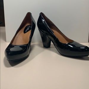 NEW Earthies Talera Black Patent Leather Pump 10